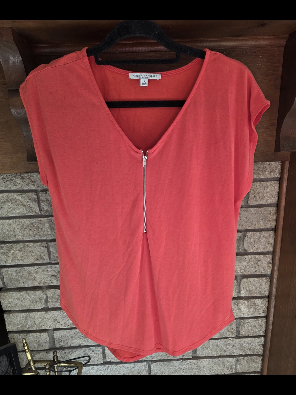 Green Envelope Coral Zip V-Neck Cap-Sleeve Top - Picture 2 of 6